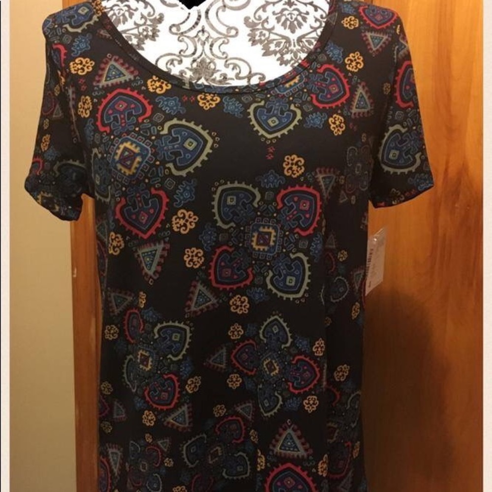 LuLaRoe Medium Classic Tee